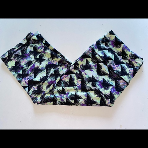 Victoria's Secret VSX Sport Large Leggings Green Purple Print Cropped Capri - Picture 10 of 12